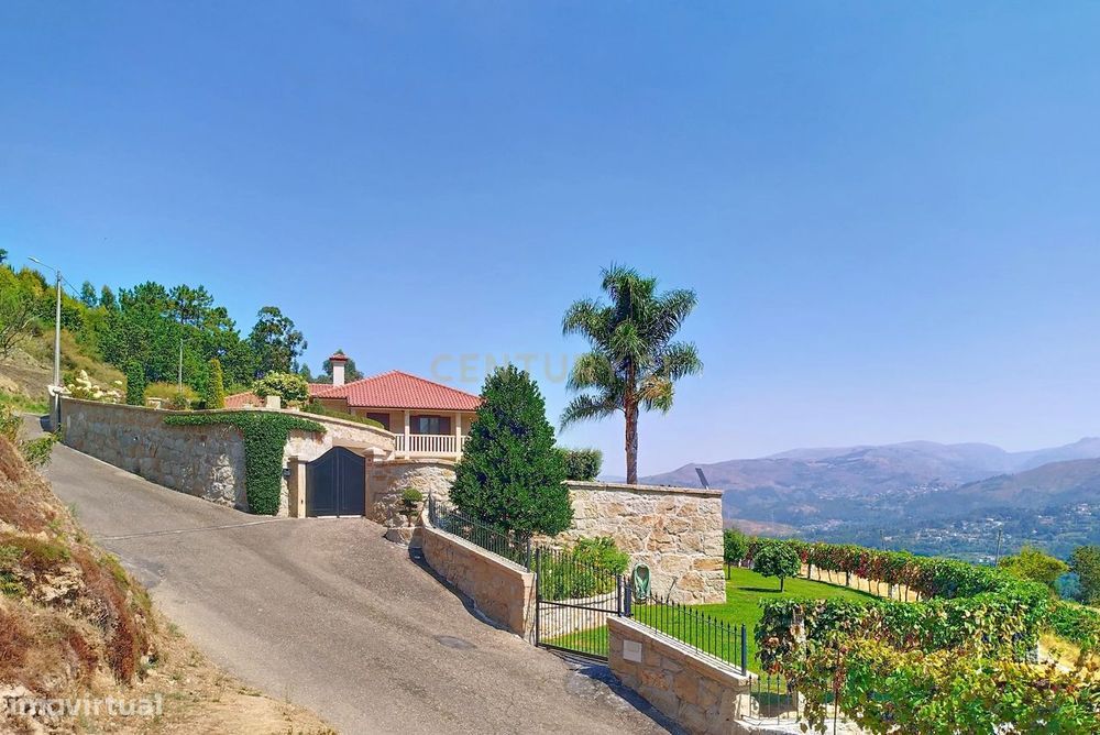Luxuosa Moradia com Vista Panorâmica em Arcos de Valdevez