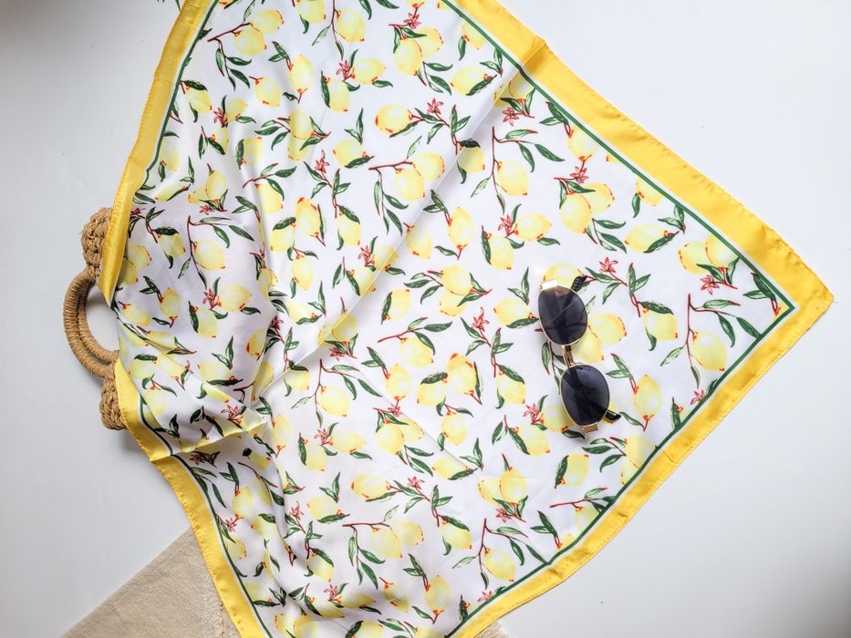 Apaszka chusta satynowa w cytryny lemon print wiosenna lekka