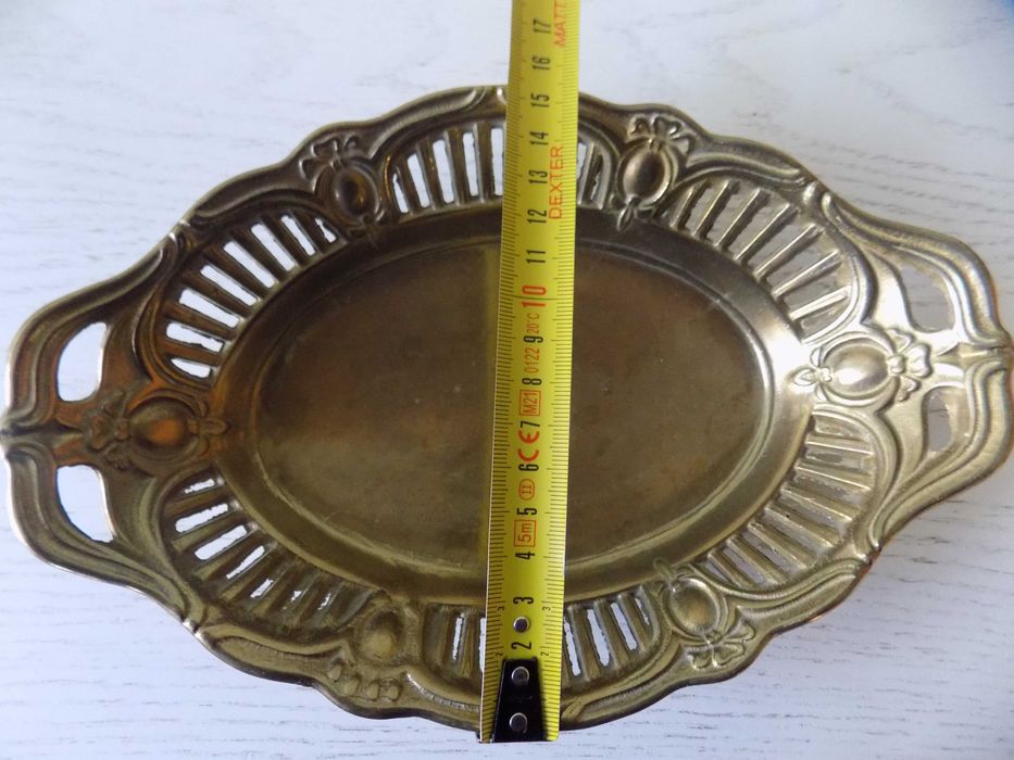 Mosiądz . Koszyk sygnowany  MOD  DEP