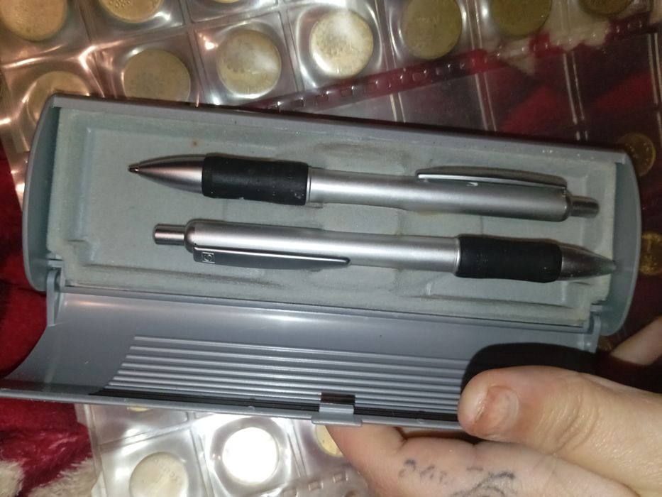 Vendo saco com coisas mais um lote de pintura