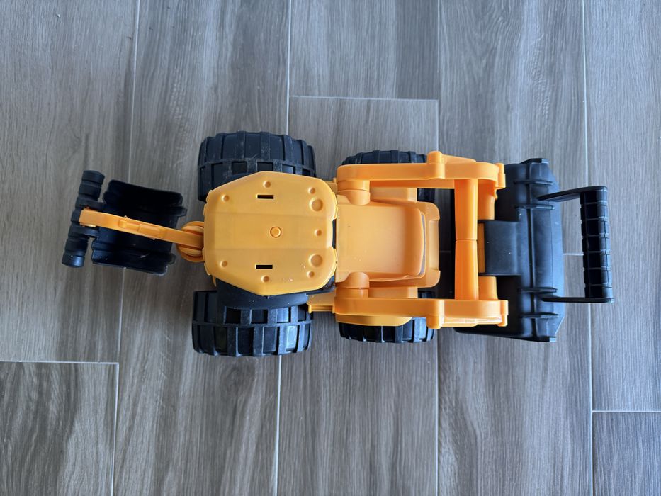 Brinquedo escavadeira JCB