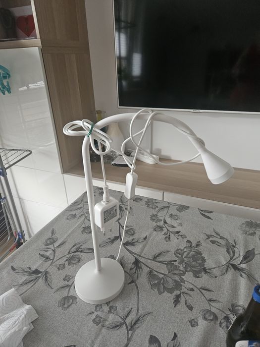 NÄVLINGE lampa lampka biurowa biała 
Lampa biurkowa LED, biały