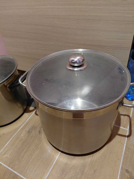 Dwa garnki sprzedam z pokrywami