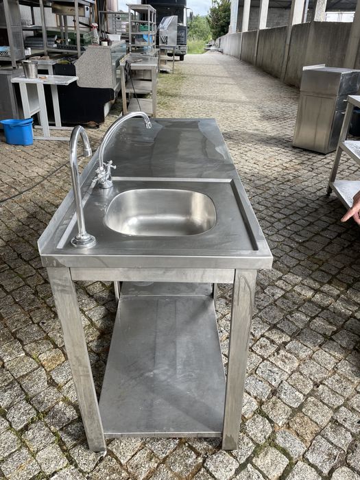 Bancada com pia industrial