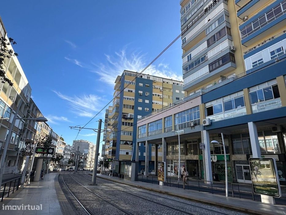 T2 na Avenida 25 de Abril – Cacilhas (105 m2 + Metro à porta)