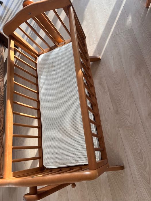 Grande e lindíssimo berço de cerne