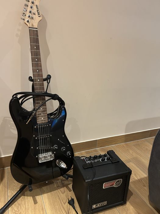 Sprzedam wzmacniacz wraz z gitara i kablem AUX