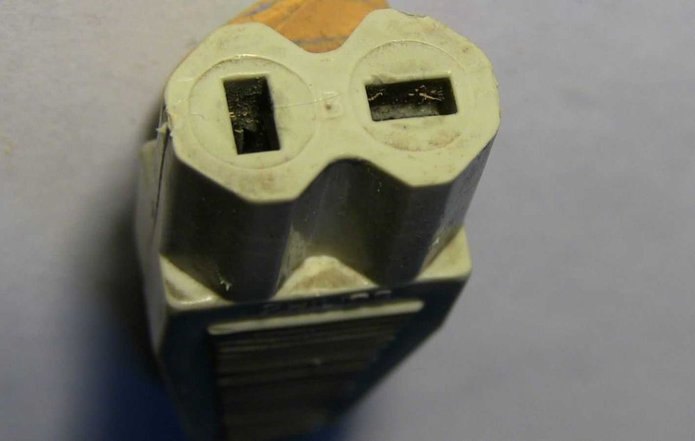 Штекер разъем 220В Philips