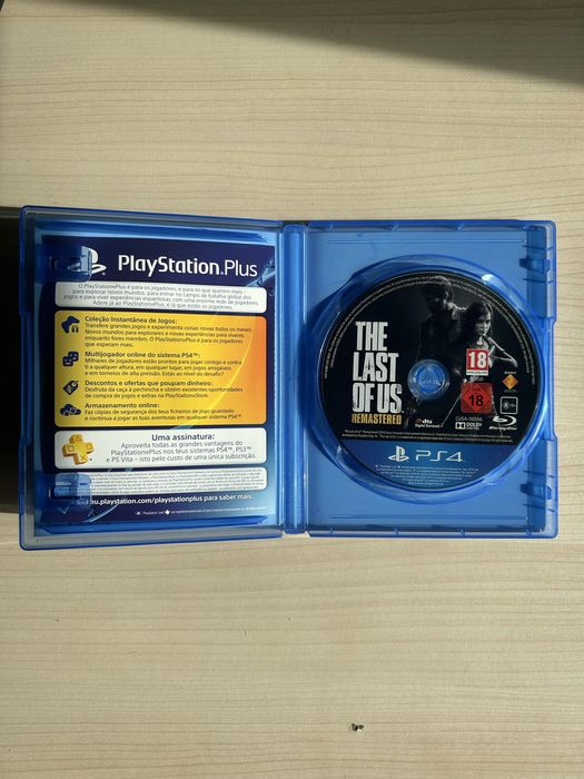 Ps4 Slim 1TB com 2 comandos e The Last of Us (remastered)