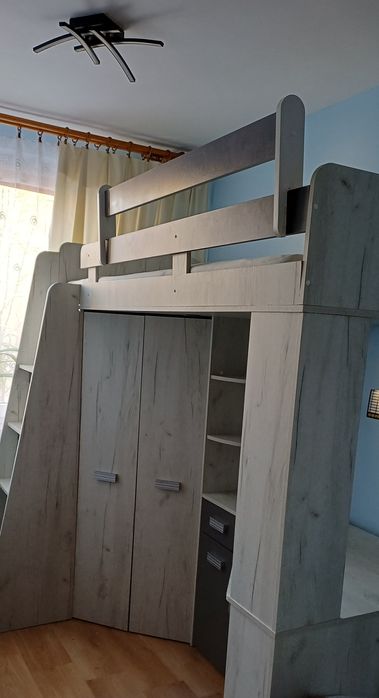 Łóżko piętrowe z materacem, biurkiem i szafą naroż. craft biały grafit