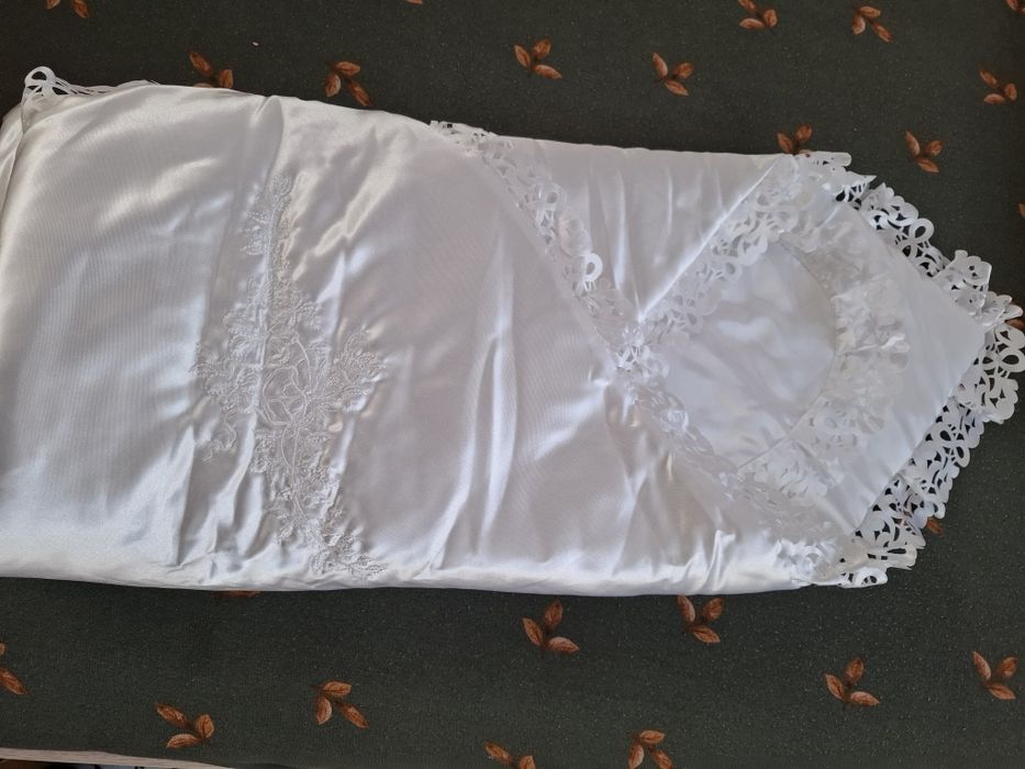 Rożek, becik biały do chrztu