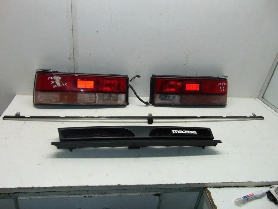 Mazda 323 farolins/Grelha