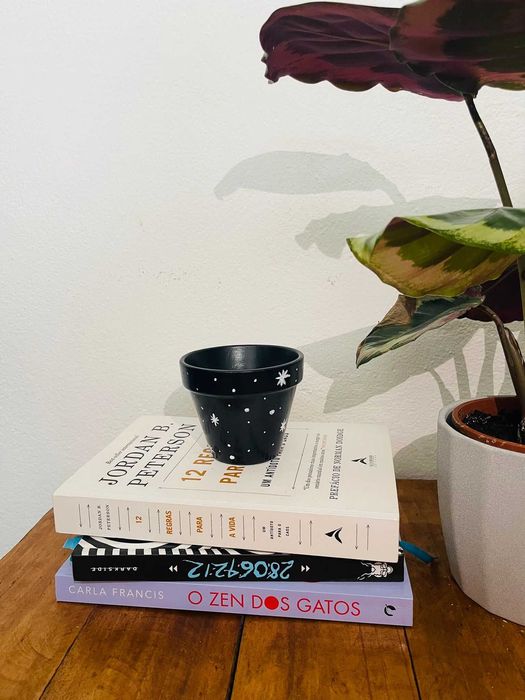 Vaso de cerâmica pintado à mão