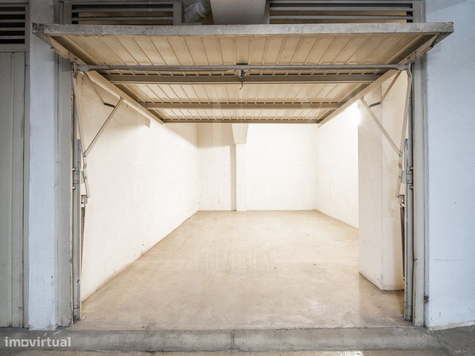 Garagem | Rua Jorge Mendes, Coimbra