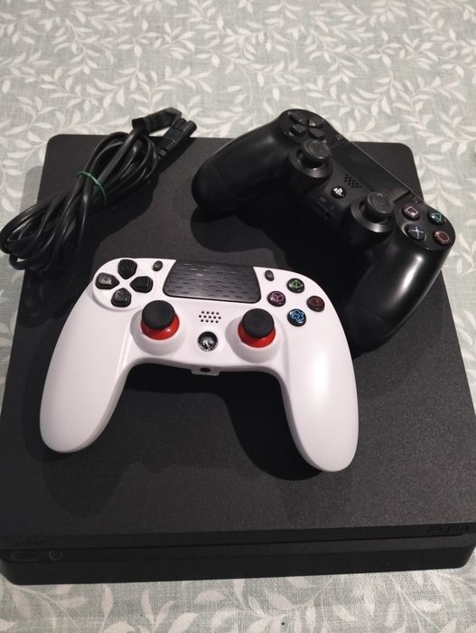 PlayStation 4 com comandos