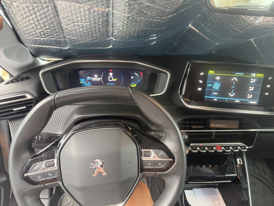 Peugeot e-208 50kwh allure