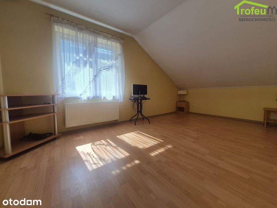 Komfortowy dom z dużym tarasem i 2 garażami