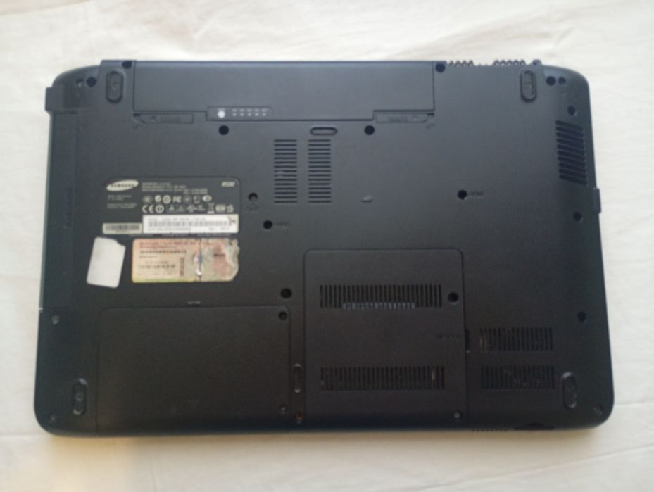 Ноутбук Samsung R530 / Intel Core i3-330M / 4GB RAM / HDD 250GB / 15.6"