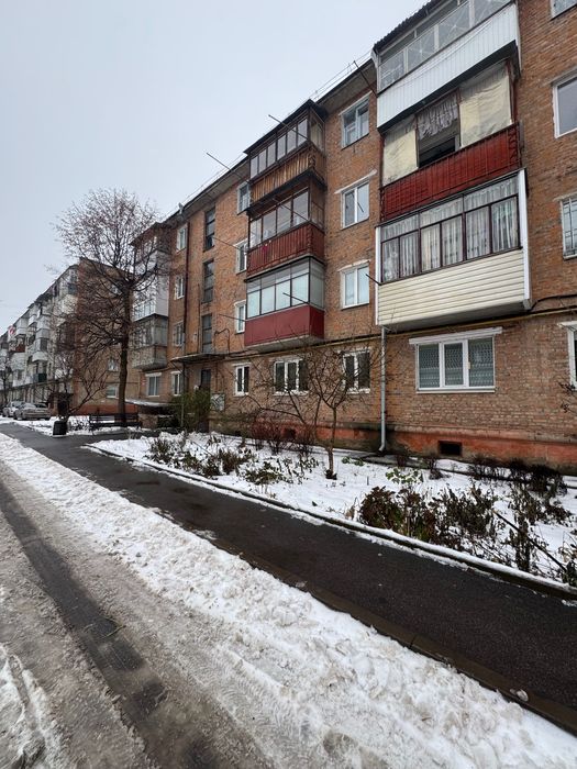 Продаж трикімнатної квартири на Замості