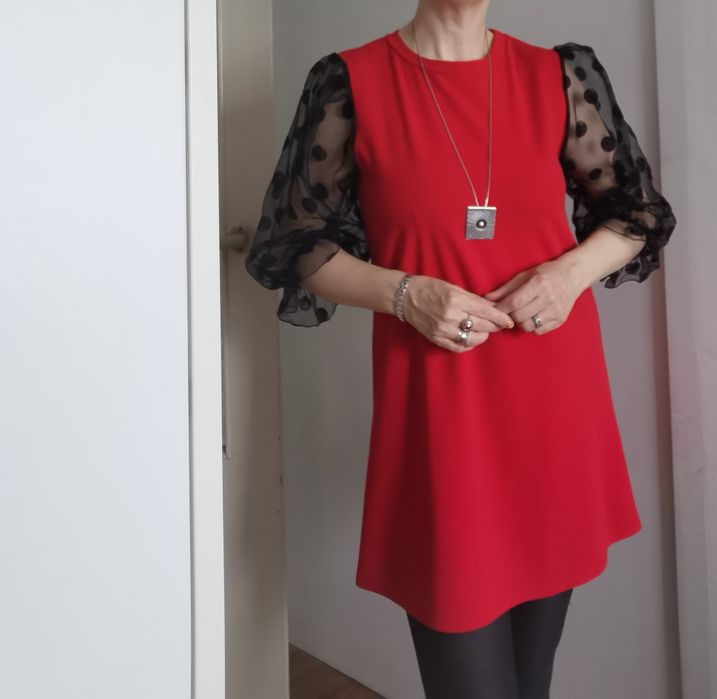 Mała czerwona sukienka z bufkami mini S M  elegancja intrygująca