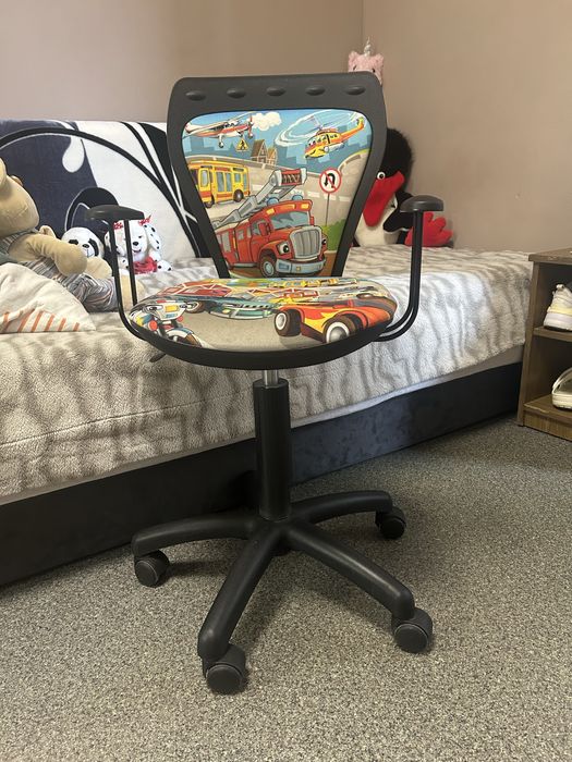 Krzeslo biurkowe dla dziecka