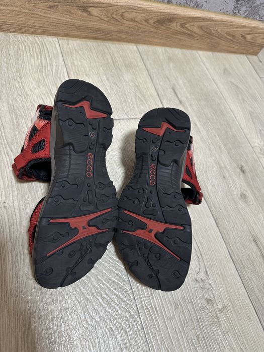 Продам босоніжки ecco