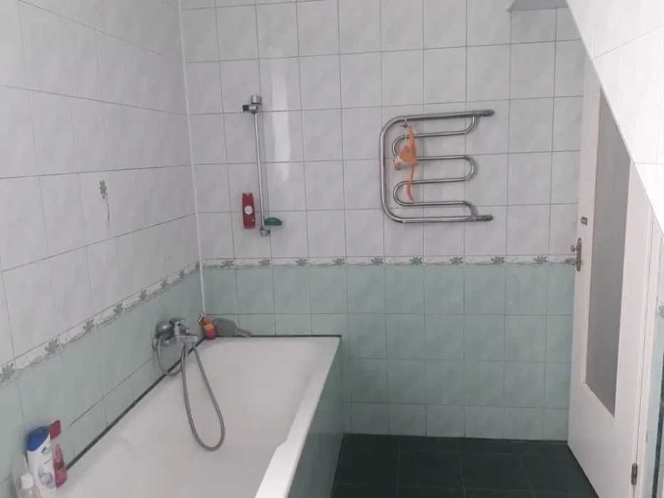 (13) Продам 2-поверховий будинок у 1 кварталі с.Великий Дальник.