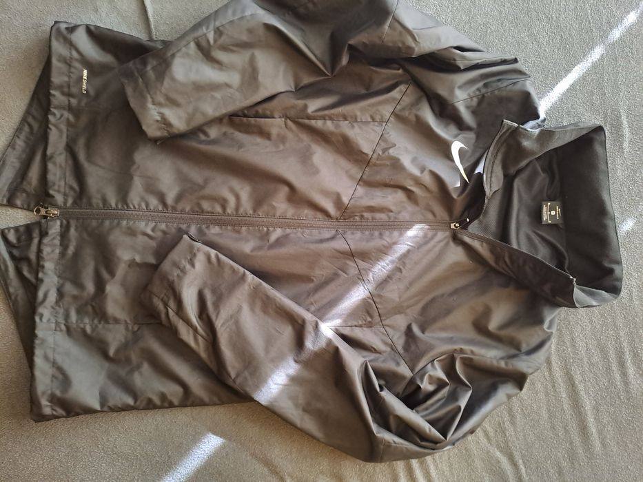 Kurtka Nike wiatrówka przeciwdeszczowa Nike Shield roz. M