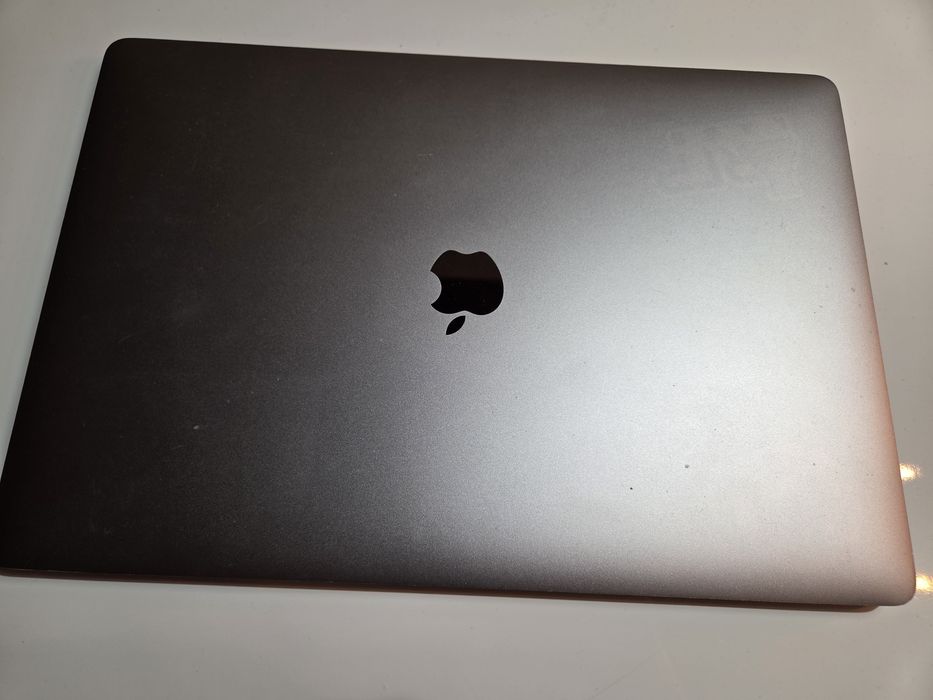 MacBook Pro 15" |i9-9980HK, 8-rdz 5 GHz| 32 GB|512 GB |Radeon PRO