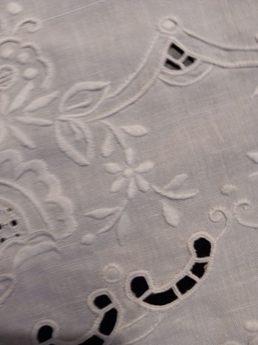 Toalha pequena de linho branca