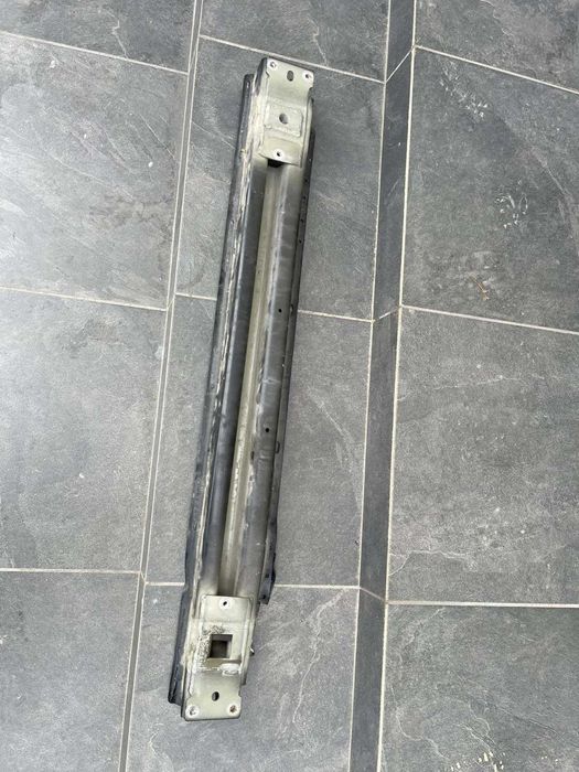 Підсилювач переднього бампера Jaguar F-Pace (оригінал), з дефектом.