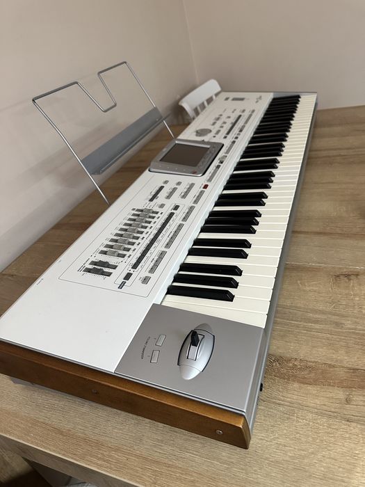 Korg PA2x синтезатор