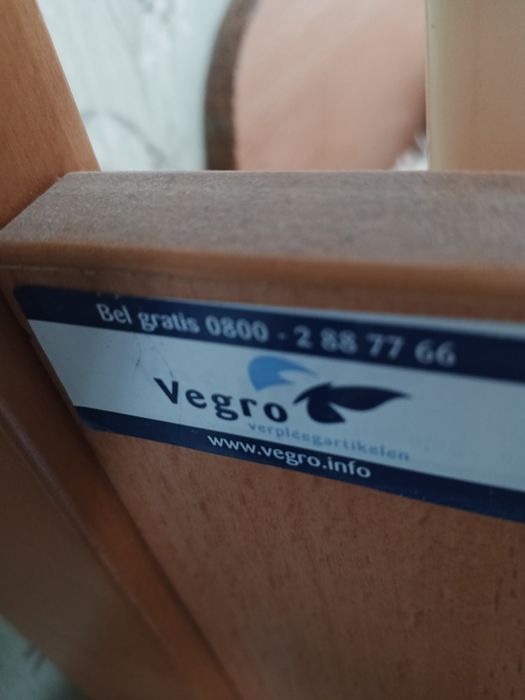 Медичне ліжко з електроприводом і пультом