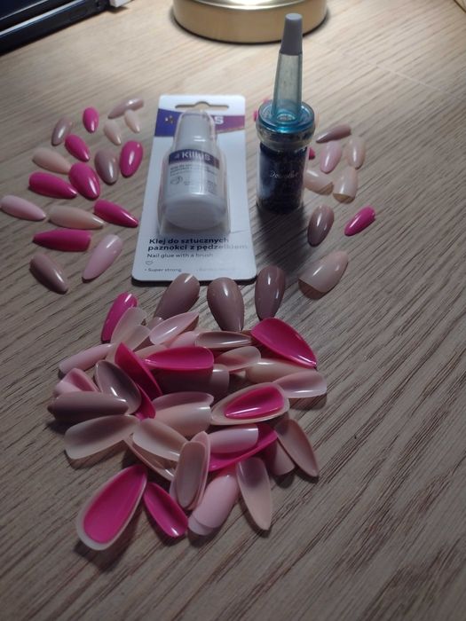 Sztuczne paznokcie + klej + 3D Pearls
