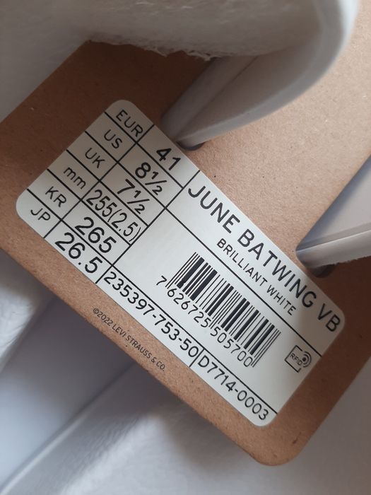 Levis Nowe klapki basenowe June Batwing VB 41