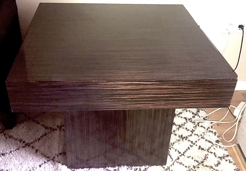 Mesa de apoio 75x75x48 em Ebano