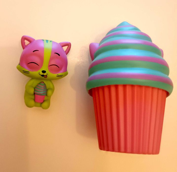 Japońska matrioszka zabawka w kształcie loda z maskotką