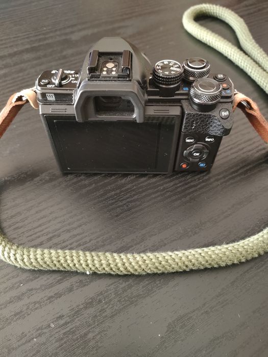 Máquina fotográfica Olympus E M10 mk II