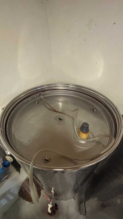 Cuba inox sempre cheia 550L — tampa flutuante c/ bomba e manómetro