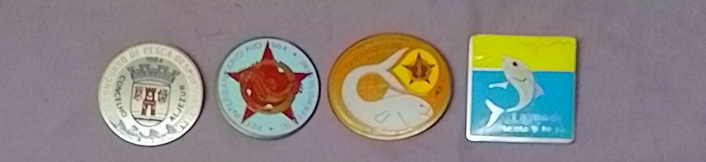 Coleção Vintage de Crachás, Pins e Medalhas de Pesca