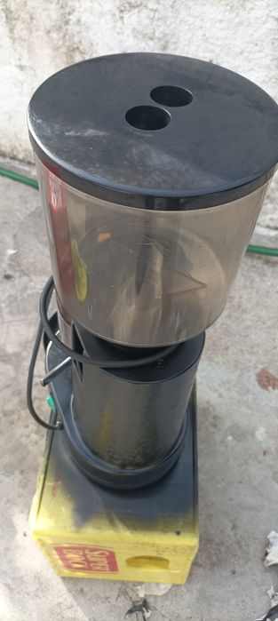 Moinho de café industrial para venda usado mas a trabalhar muito bem.