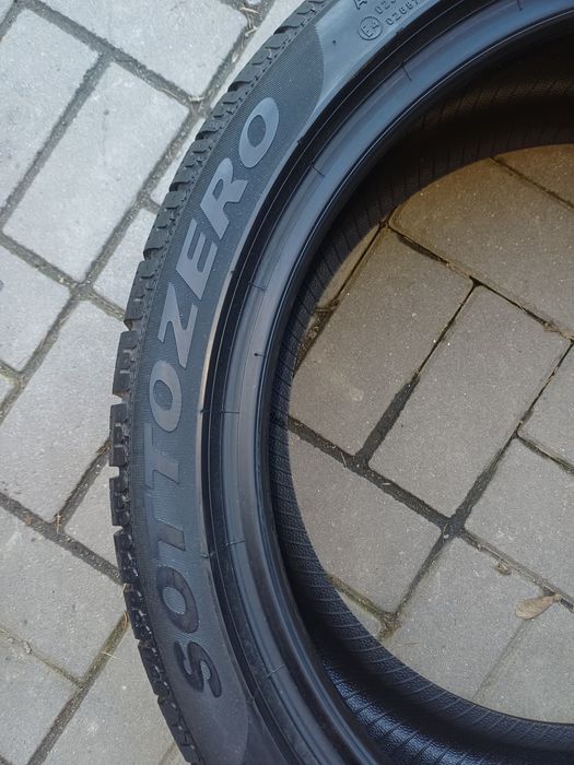 Pirelli Sottozero 235/40R19