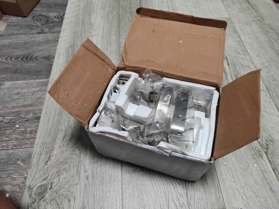 Дверний замок з ручками