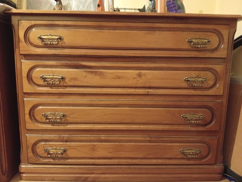 Quarto de casal castanho,sem roupeiro