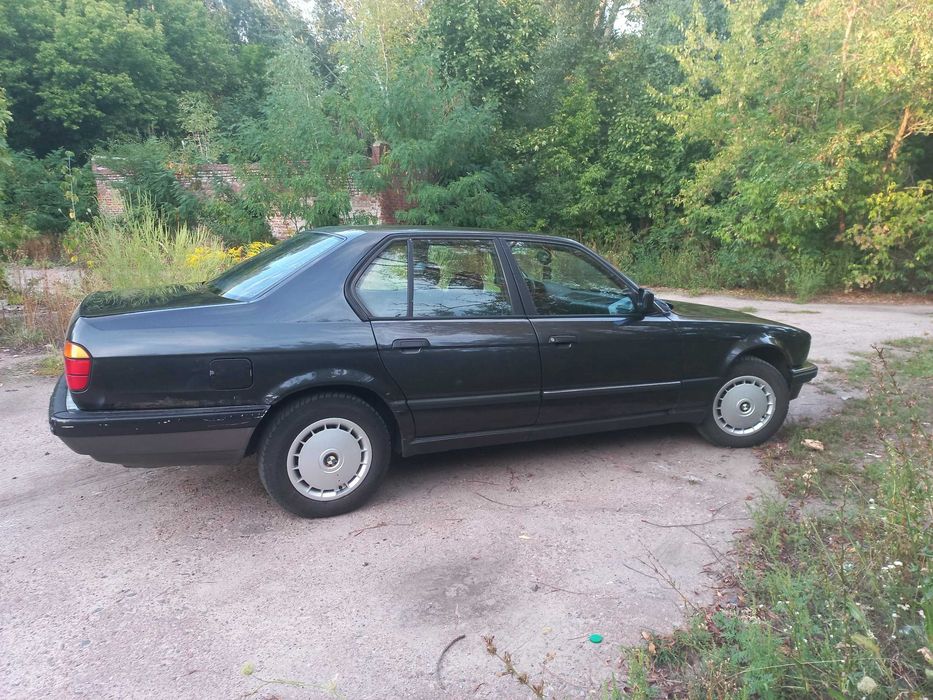 Продам BMW E32 735I