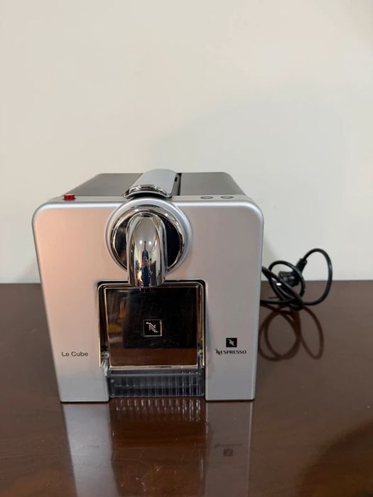 Máquina de café Le Cube Nespresso