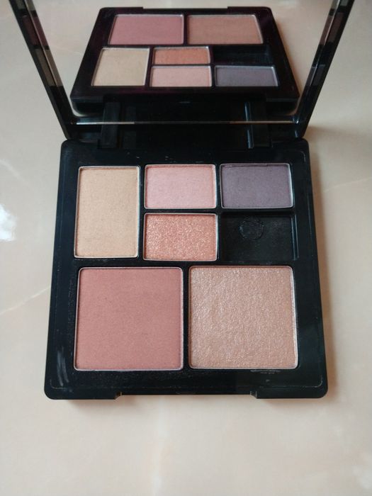 Професійна косметика Помади тіні хайлайтер олівці рум'яна лак