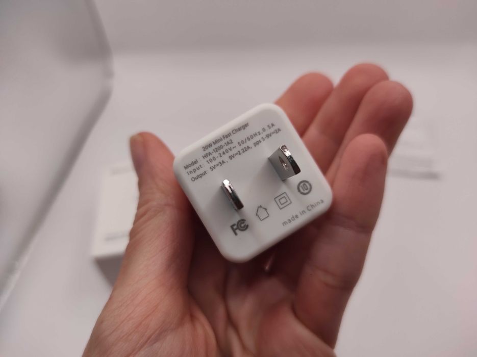 aicase 20w mini fast charger hpa-1200-1a2