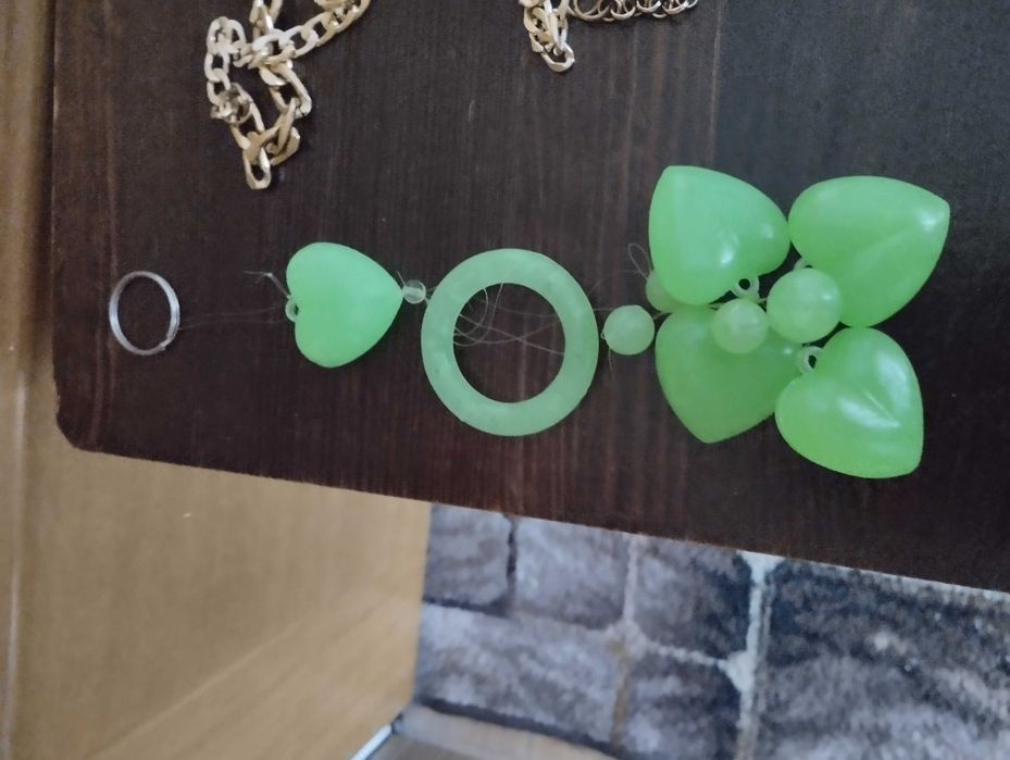 ozdoby różne  zawieszki sztuk 8