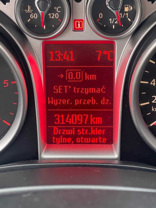 FORD KUGA 2.0 TDCi 136KM * 4x4 * KAMERA * NAVI * BT